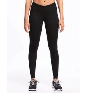 Black athletic leggings